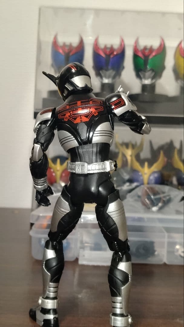 S.H.Figuarts 真骨彫製法 仮面ライダーダークカブト