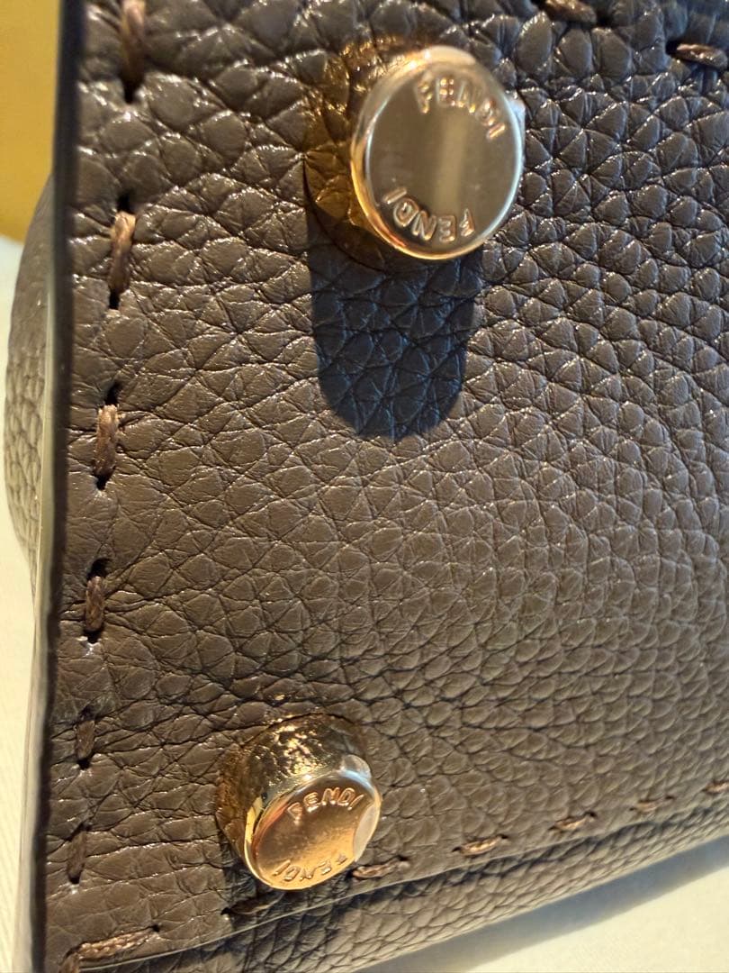 FENDIピーカブーアイコニックエッセンシャリー,ワンダーズキーホルダー