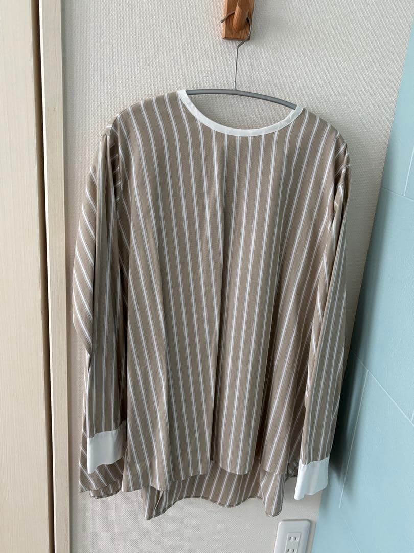 ourシワになりにくい播州織フレアブラウス　ベージュ シワになりにくい播州織フレアブラウス – OURHOME