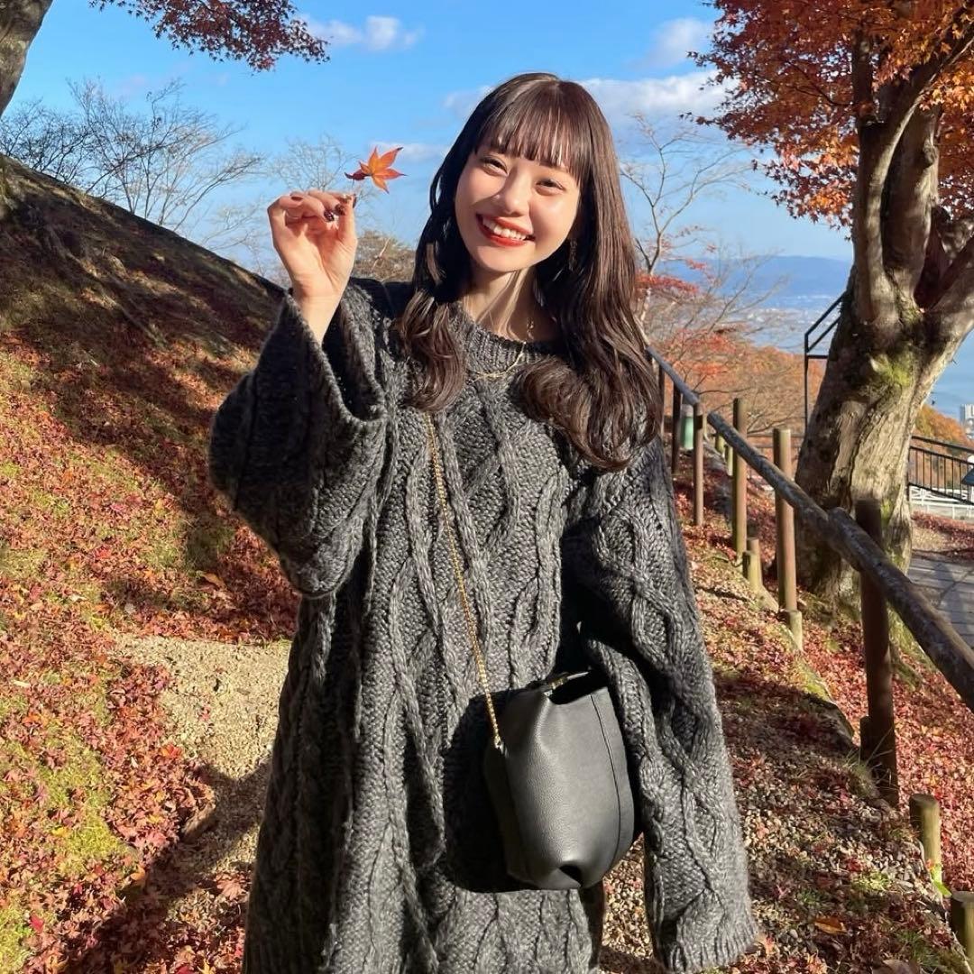 hinari ケーブル編みニットワンピ チャコールグレー タグ付き 新品未