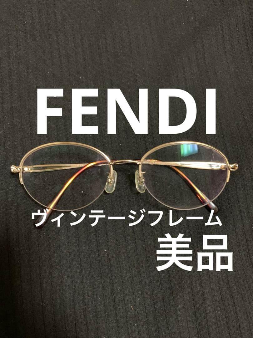 FENDI ゴールドオーバルフレームメガネフレーム。美品。 FENDI EYEWEAR Baguette square-framed gold-tone optical glasses