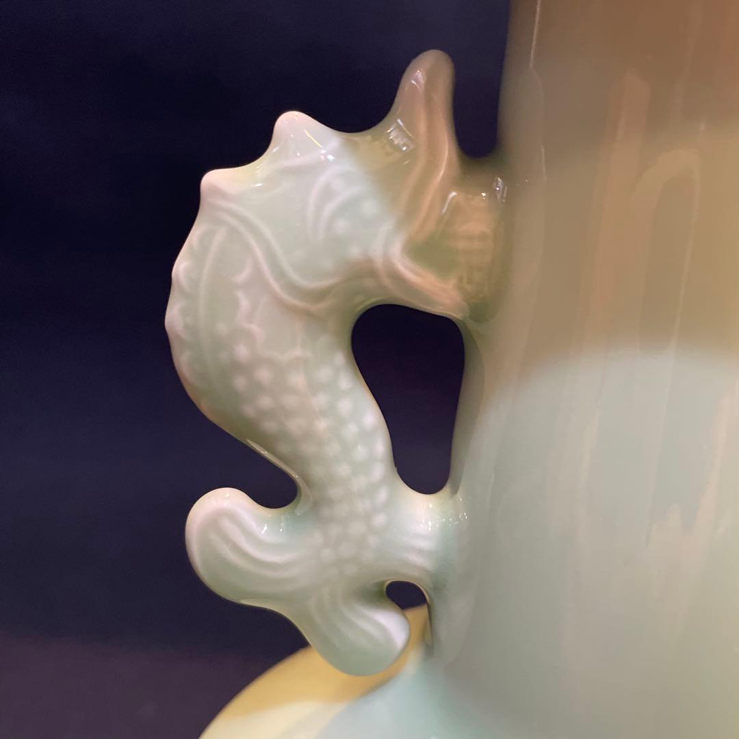 平戸焼」青磁 【横石 嘉助】(作)の『鯱耳(シャチミミ)花瓶』共箱※美品