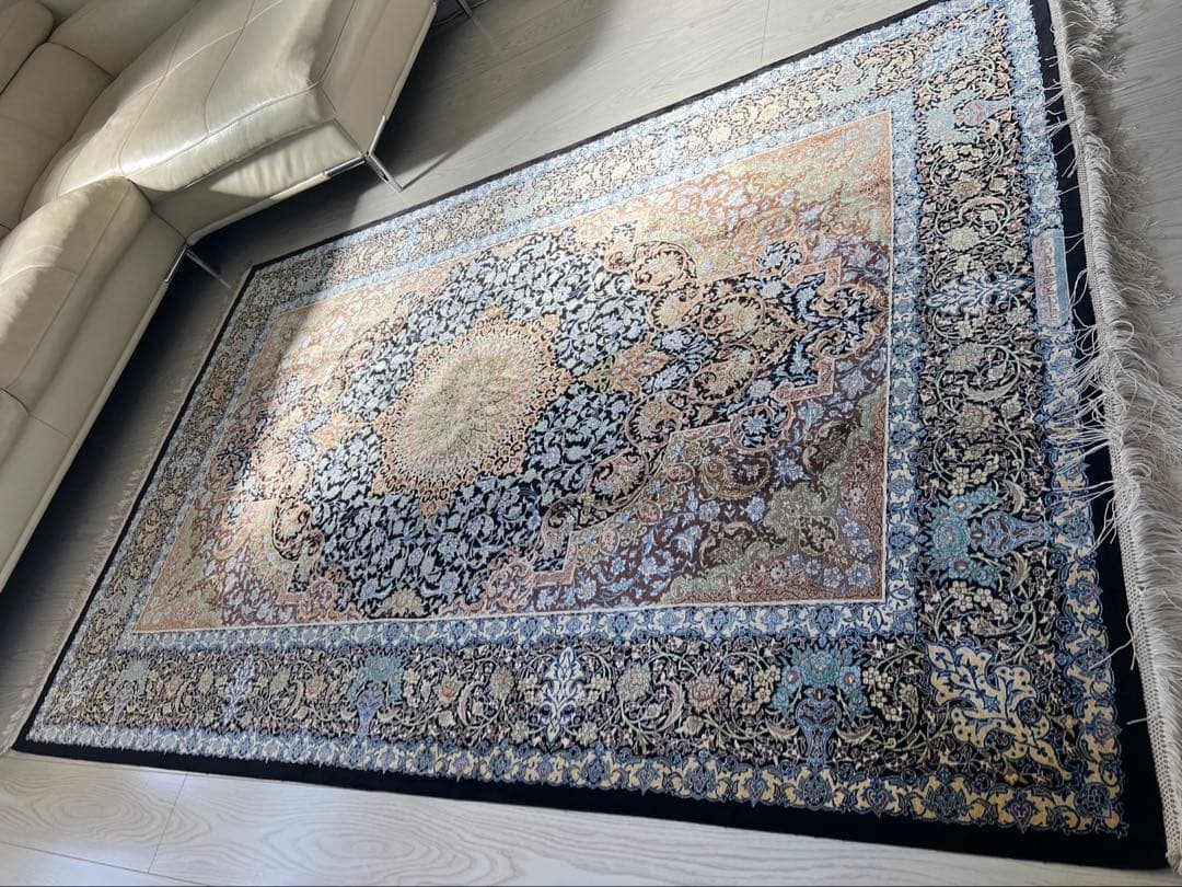 シルク ペルシャ絨毯 202×135 クムアフマディ工房 - メルカリ