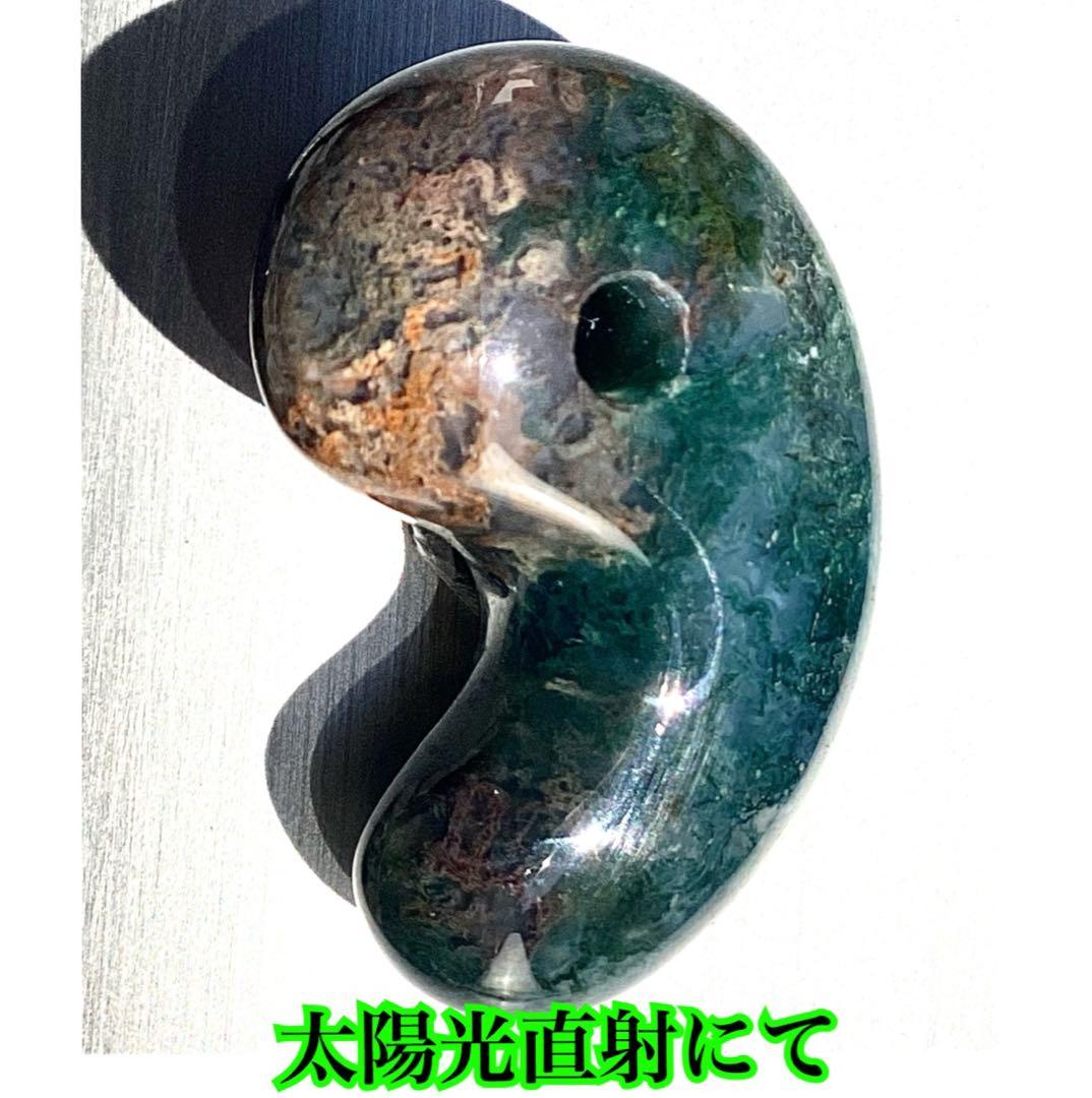 ✳国内の出雲めのう【碧玉】の最高峰勾玉でしょう‼️ 天然石 浮き草文様