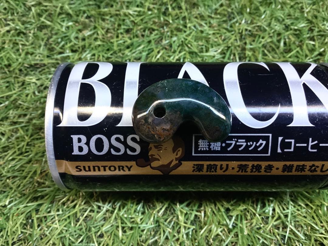 ✳国内の出雲めのう【碧玉】の最高峰勾玉でしょう‼️ 天然石 浮き草文様