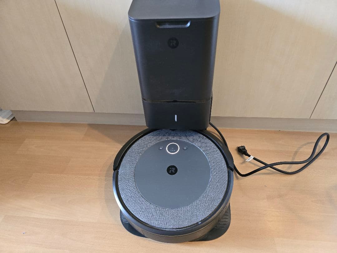 iRobot Roomba i3 本体 充電ドック付き - メルカリ