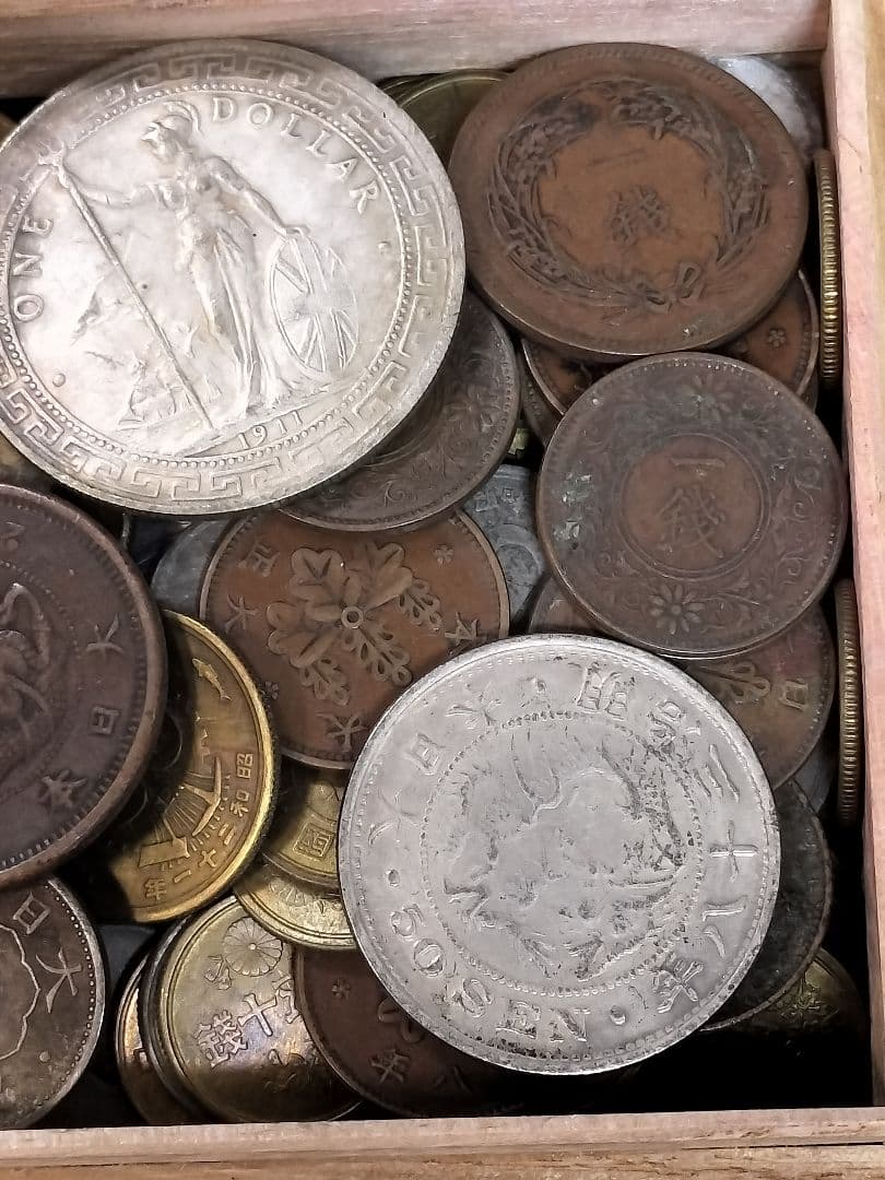 古銭銀貨銅貨穴銭など雑銭色々 桐箱おまけ 日本古銭中国 - メルカリ