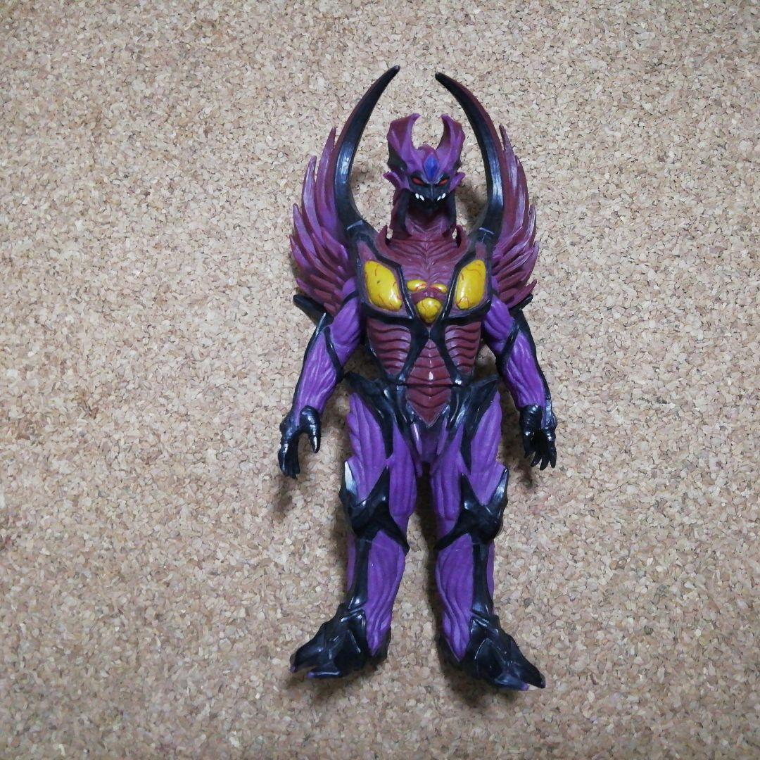 カオスダークネス 2002 ウルトラマン 怪獣フィギュア 紫色 - メルカリ