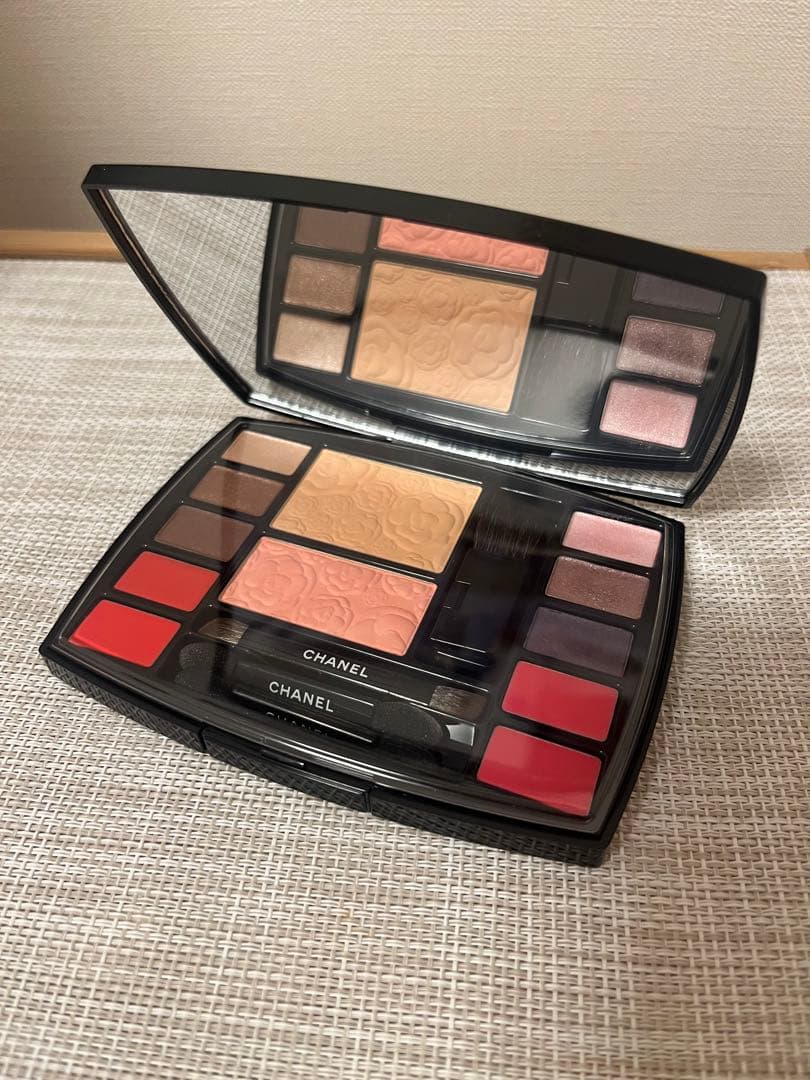 CHANEL TRAVEL MAKEUP PALETTE | Shop at Mercari from Japan! | Buyee