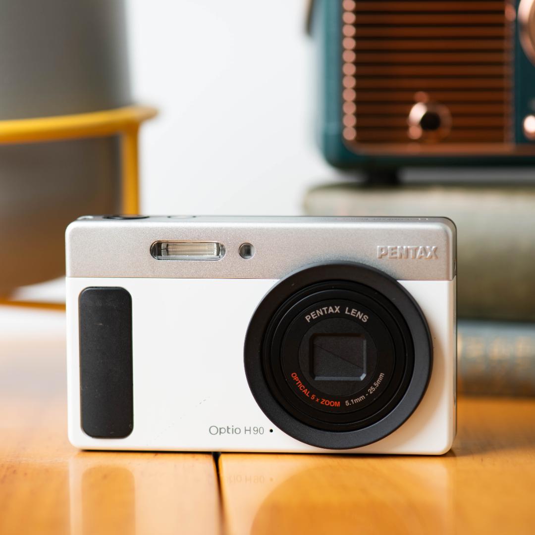 可愛いすぎるコンデジ】PENTAX optio H90 ホワイト - メルカリ