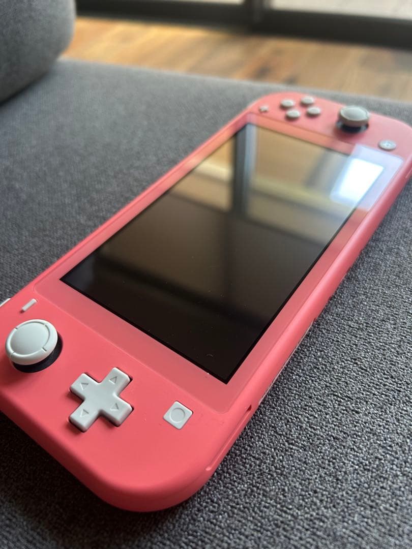 Nintendo Switch Lite コーラルピンク 充電器付き Nintendo Switch Lite新色「コーラル」の予約受付がスタート！ - GAME