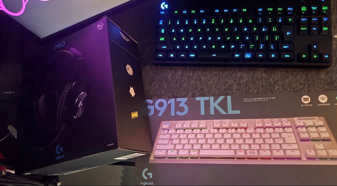 ロジクールのヘッドセットとキーボード ロジクール パフォーマンスマウス、キーボード、ウェブカメラ &amp