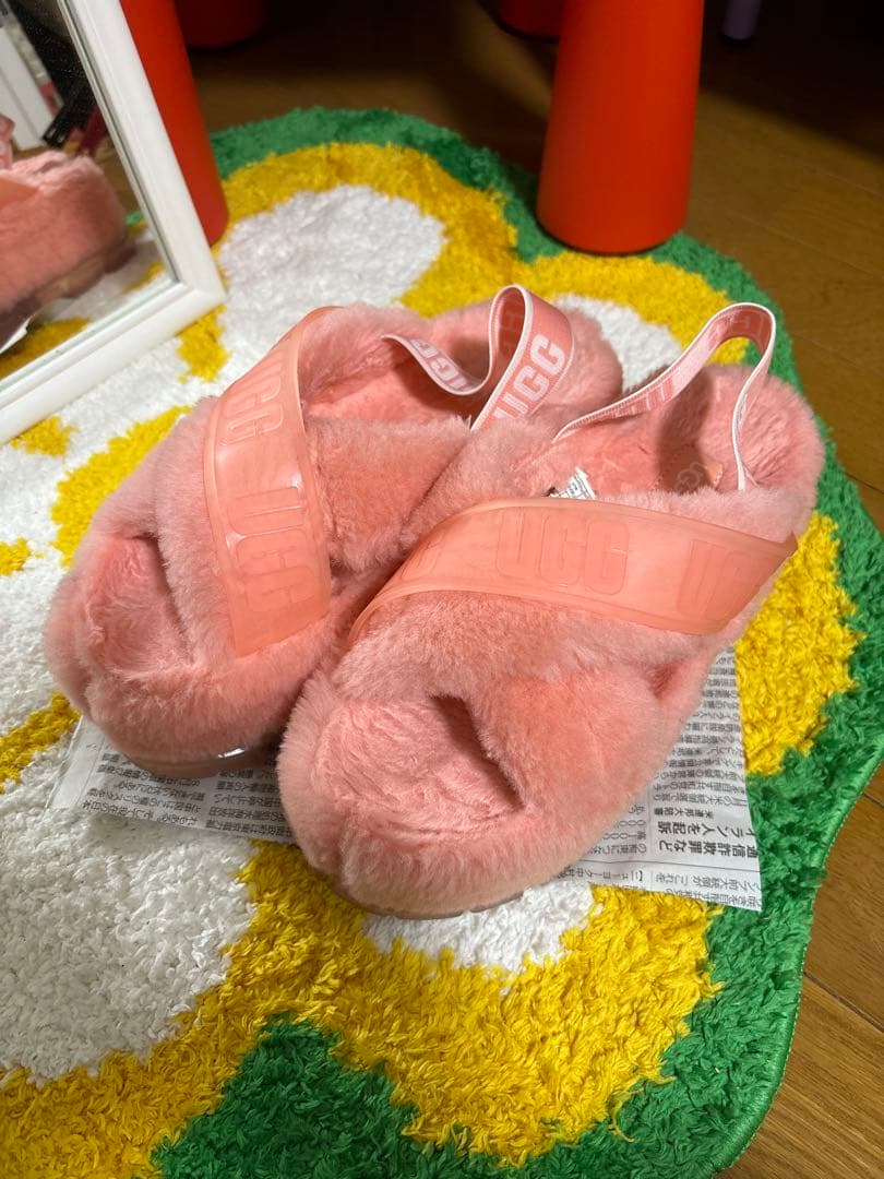 UGG FUZZITA CLEAR ピンク 厚底 ファーサンダル - メルカリ