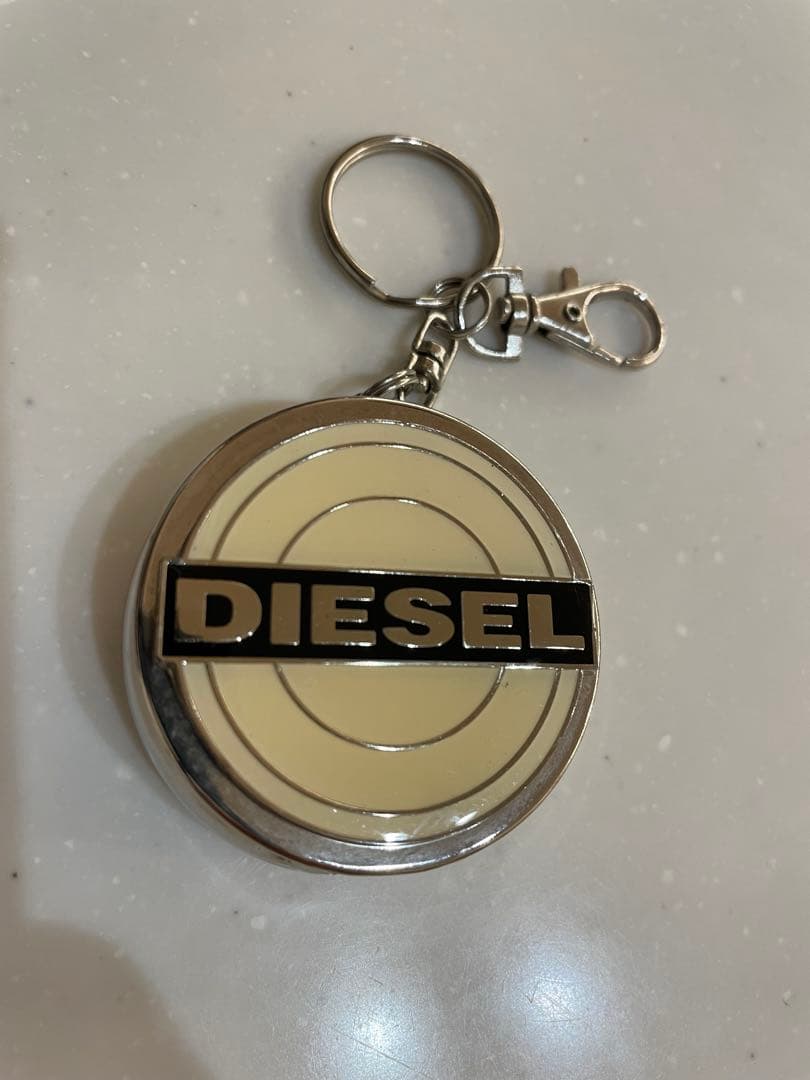 【新品未使用】DIESEL キーホルダー　携帯灰皿　激レア商品 タバコ 箱型 携帯灰皿 キーホルダー 灰皿 キャメル マルボロメンソール