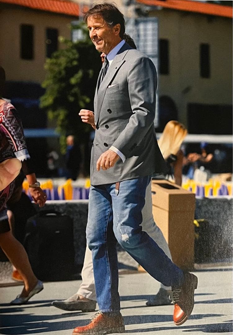 激レア BRUNELLO CUCINELLI デザイナー着用 ダメージデニム - メルカリ