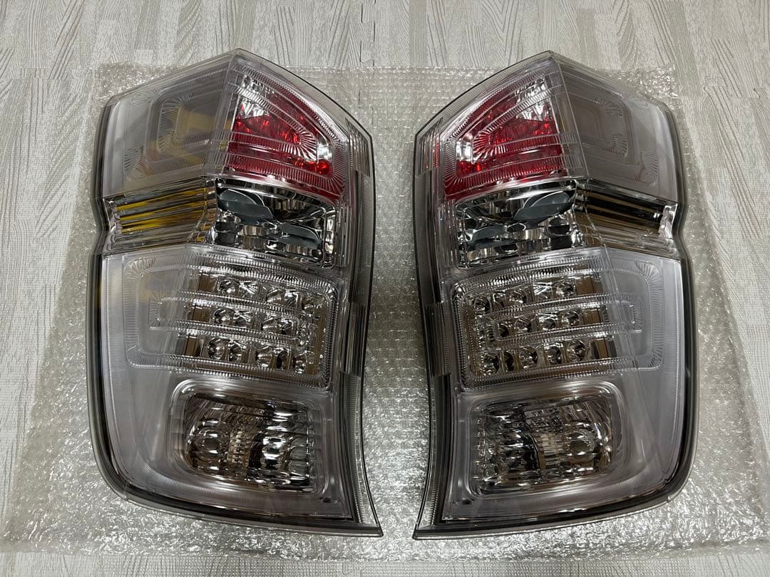 ホンダ ステップワゴン スパーダ RK5純正テールランプ 左右セット