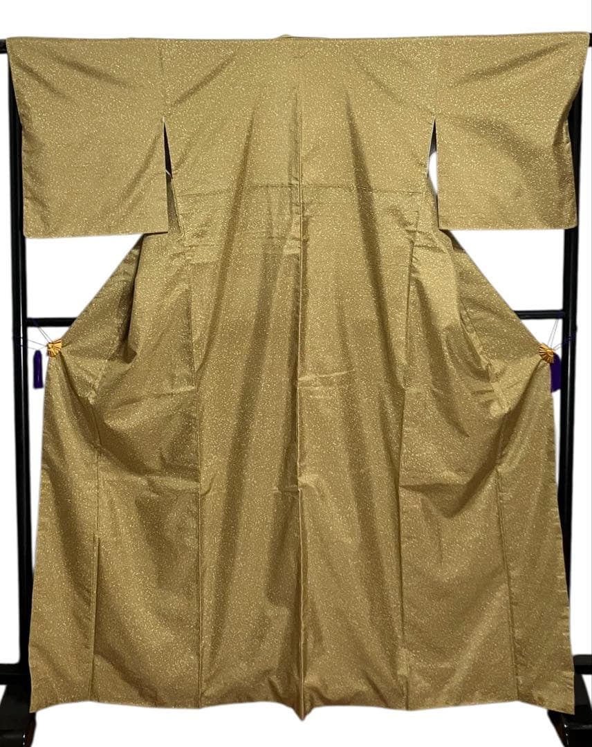 牛首紬 無地 正絹 叩き染め 共八掛 黄海松茶 美品 イ6492 中古 本場牛首紬 紬 訪問着 リサイクル カジュアル 抹茶 蝋たたき染め