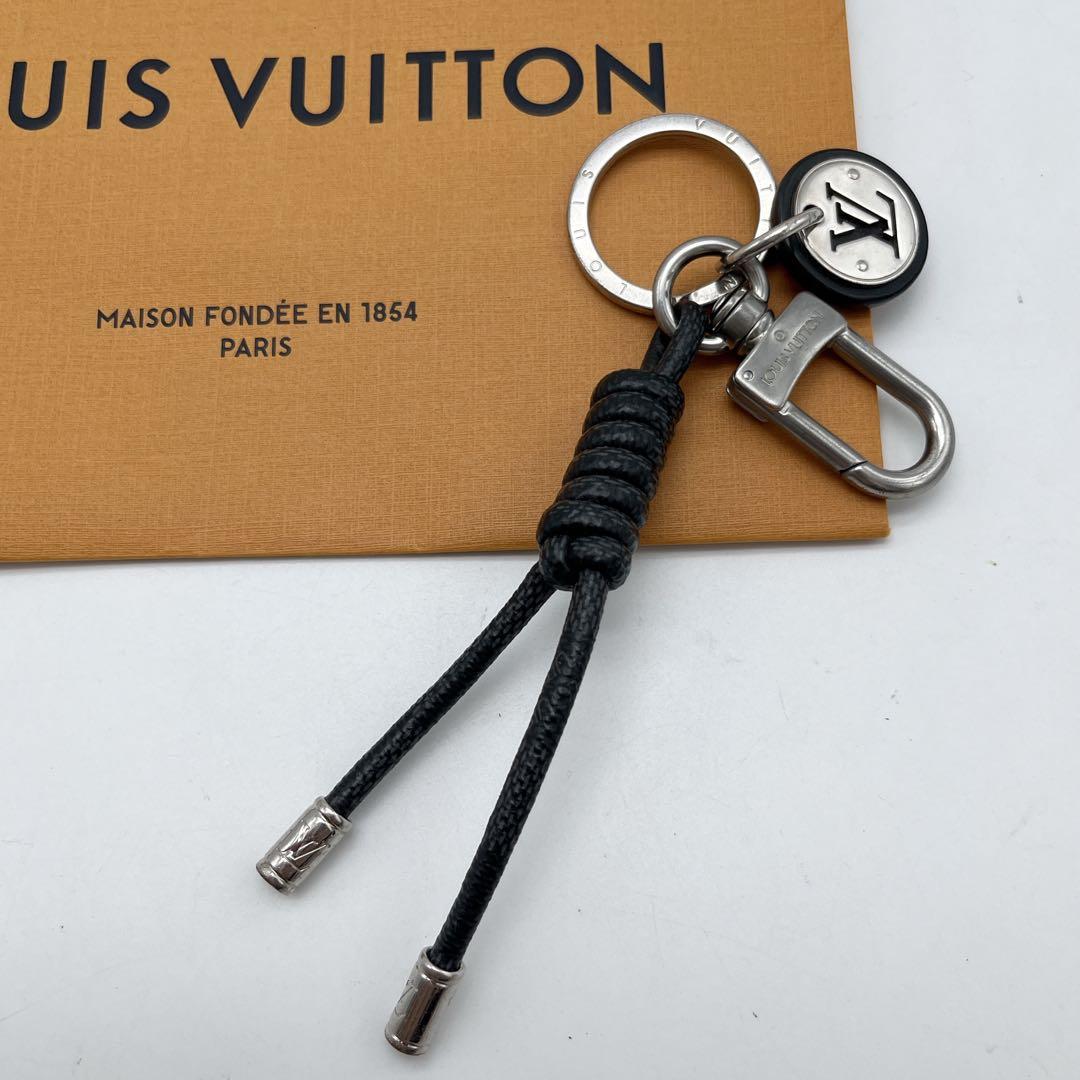 ルイヴィトン ダミエグラフィット キーホルダー レザーロープ キーチャーム 黒 LOUIS VUITTON（ルイ・ヴィトン） M67224 レザー ロープ キーリング