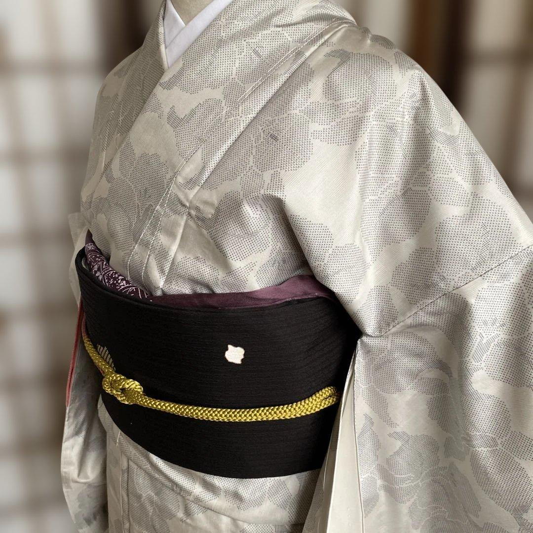 再値下げ　本場白大島　洋花　一元式絣　未着用 本場大島紬 着物 リサイクル 白大島 大島紬 色大島 正絹 紫 椿 花 中古