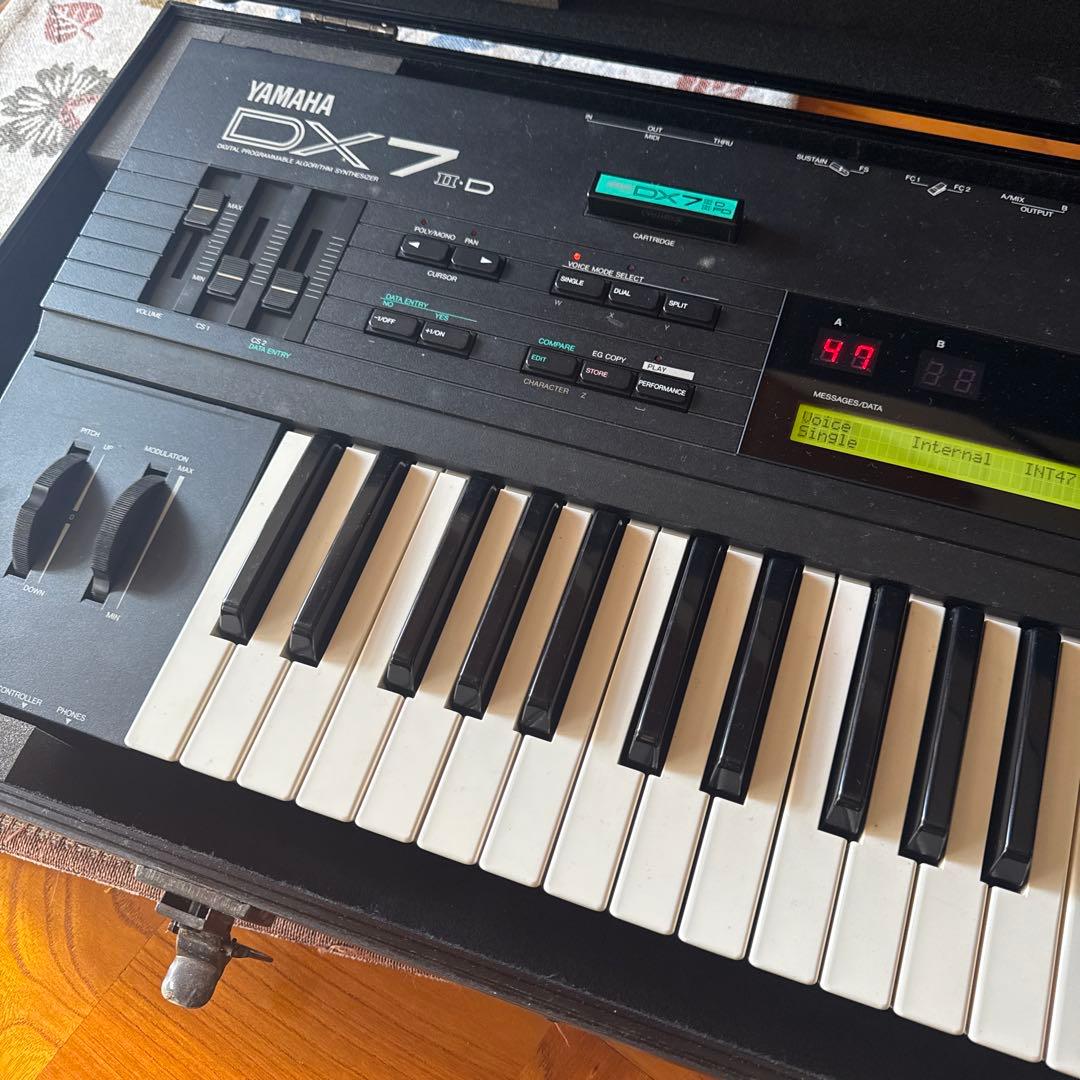 ゆっきYAMAHA DX7II-D シンセサイザー 世界の夢を、今ここに、かなえて。 #今週の逸品 | イシバシ楽器