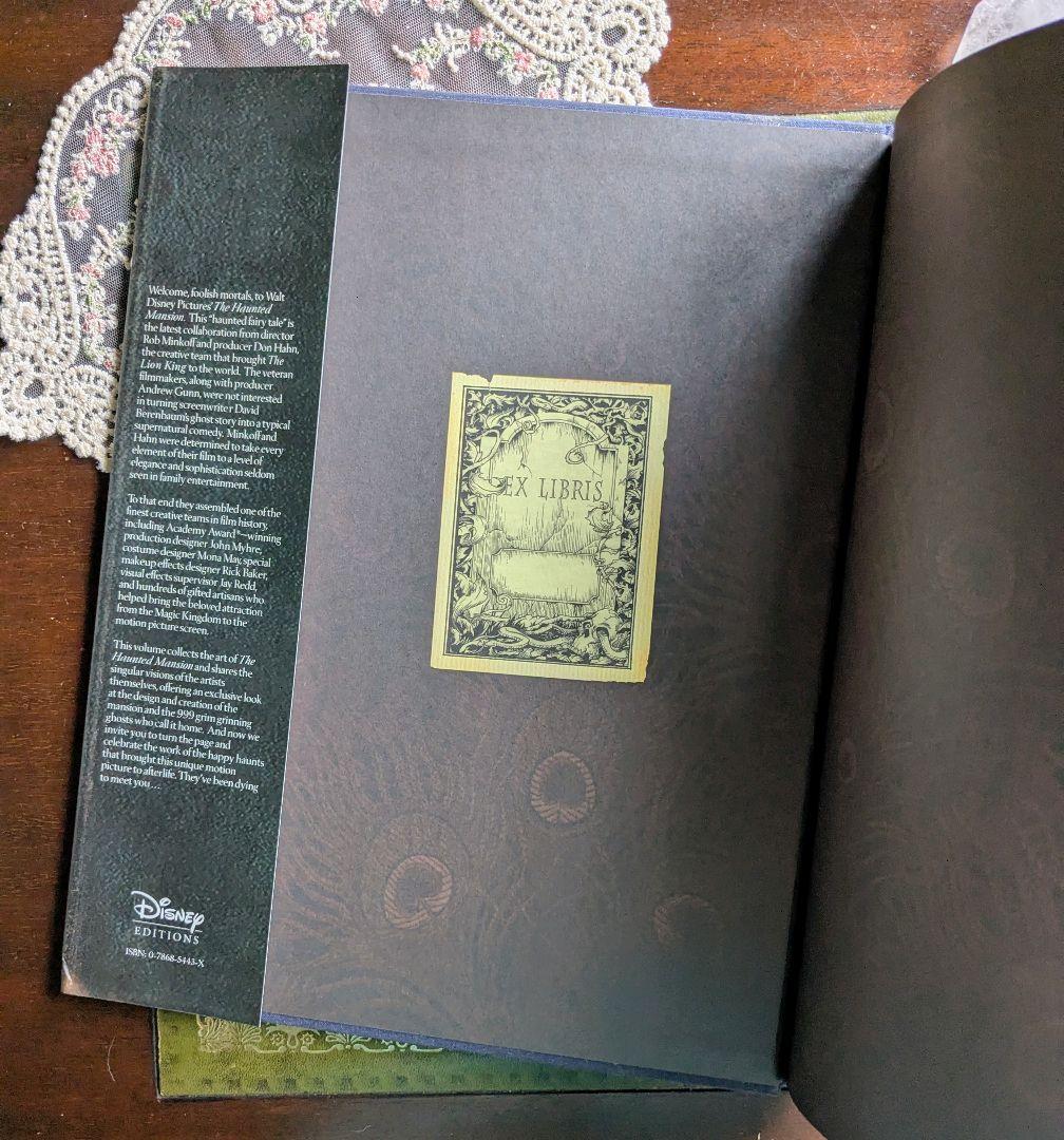 ディズニーファン必見！まるでホーンテッドマンションの扉を開けたよう