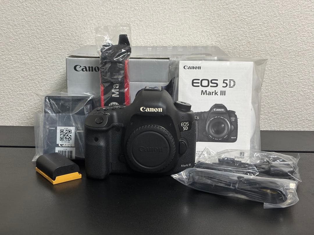 Canon EOS 5D Mark III ボディ Canon EOS 5D Mark III DSLR Camera Body {22.3MP}