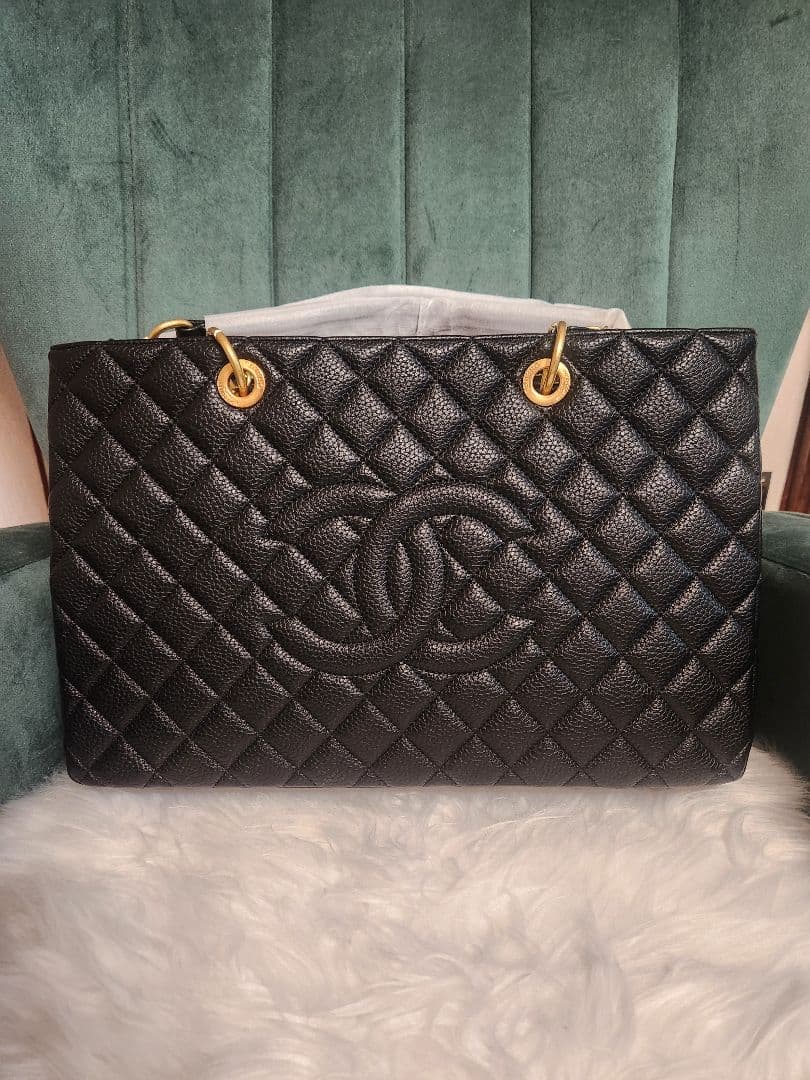 ノベルティーCHANEL ブラックレザー ショルダーバッグ - メルカリ