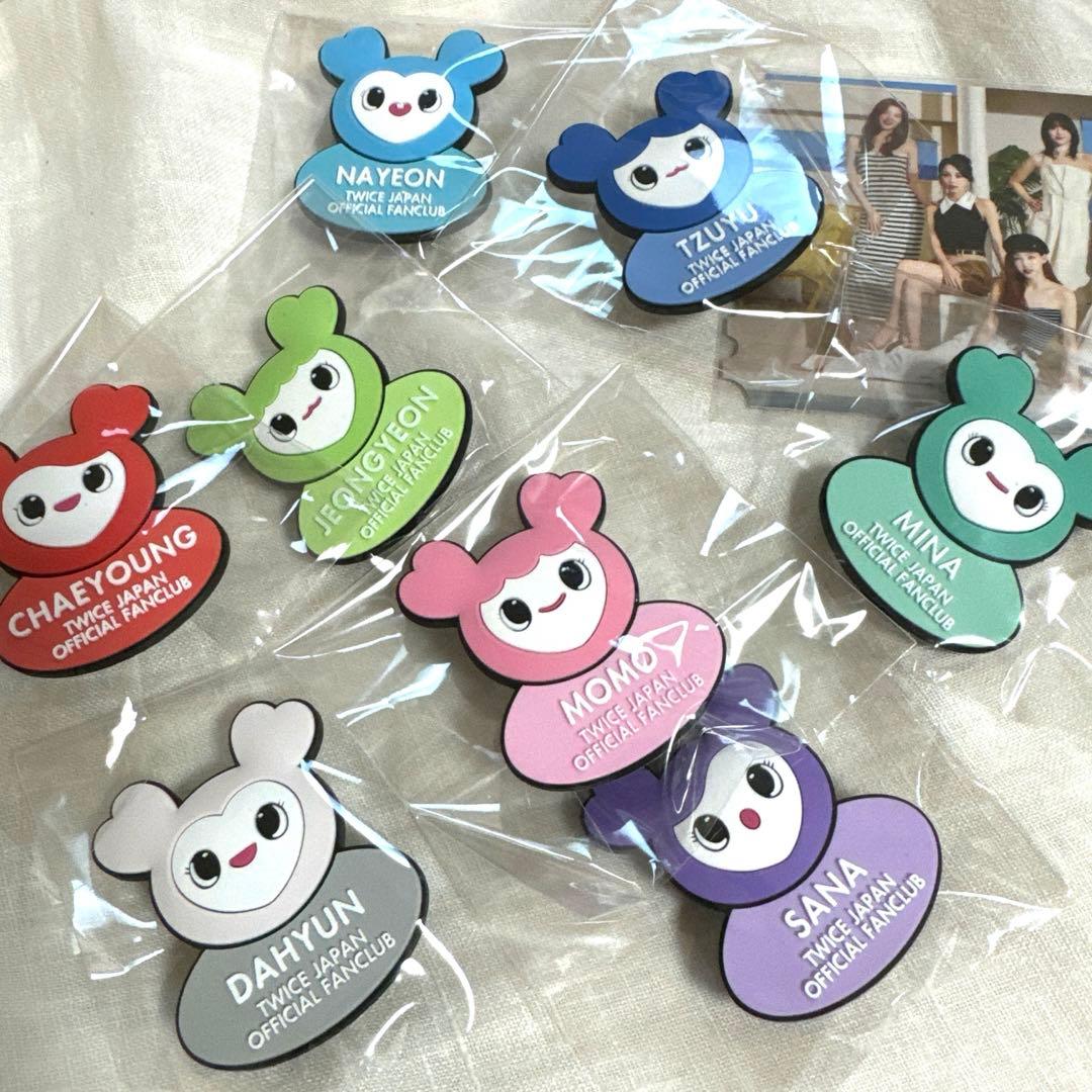 TWICE FC継続特典ペンライトデコレーションチャーム(箱付き) - メルカリ
