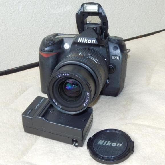★動作品❤️ニコン★D70s★レンズセット★28-70mm付き★美品 Amazon | Nikon D70 デジタル一眼レフカメラ レンズキット [AF-S DX