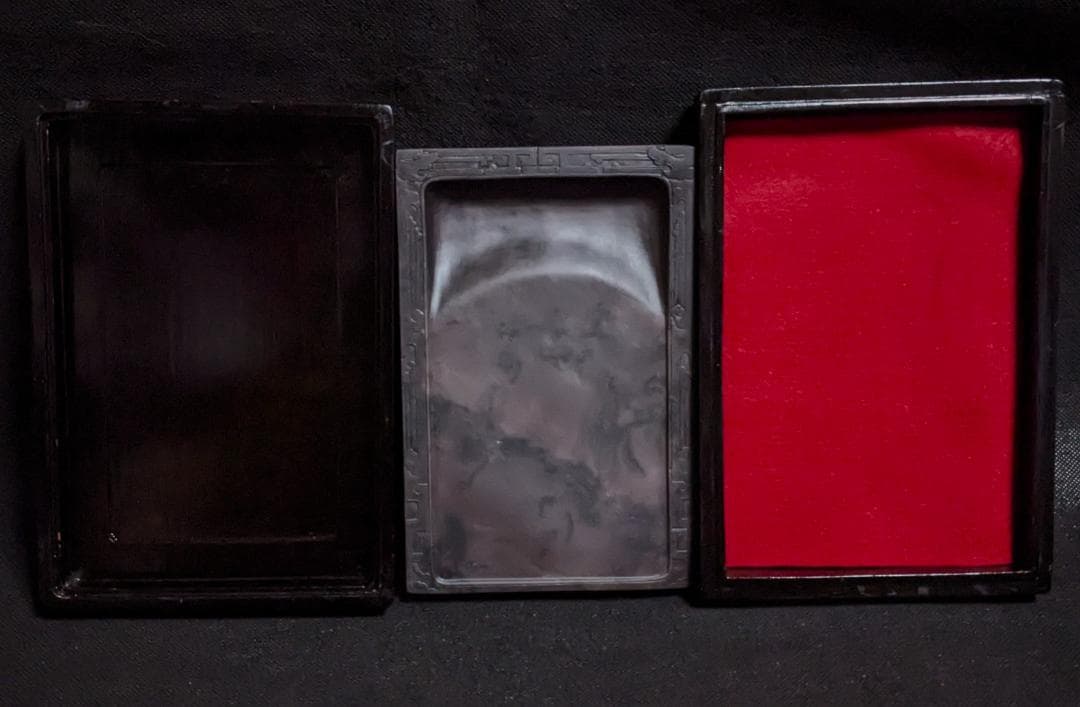 端渓硯 饕餮文】◇玳瑁斑・蟻脚青花・火捺が美しい朝天巌◇唐木共箱