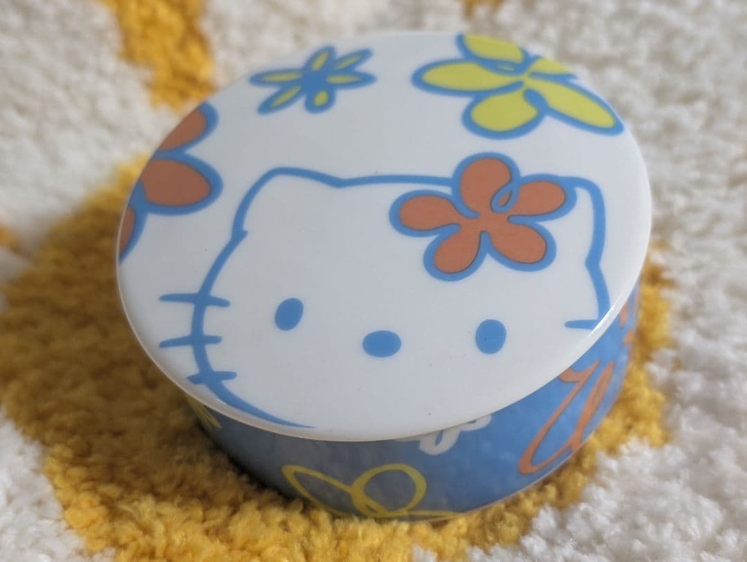 【激レア商品】キティちゃん陶器製小物入れ ♡ 交換でなんとかキティちゃんコンプのミニチュア食器♡ ミニ食器棚に