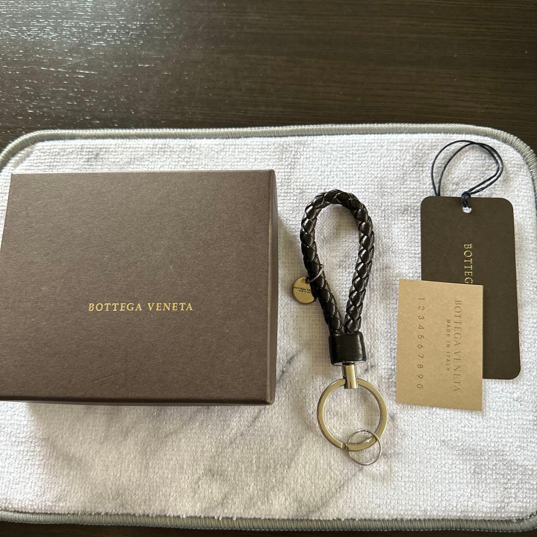 Bottega Veneta ブラックレザー キーホルダー BOTTEGA VENETA（ボッテガ・ヴェネタ） キーリング 709727 VMAY1