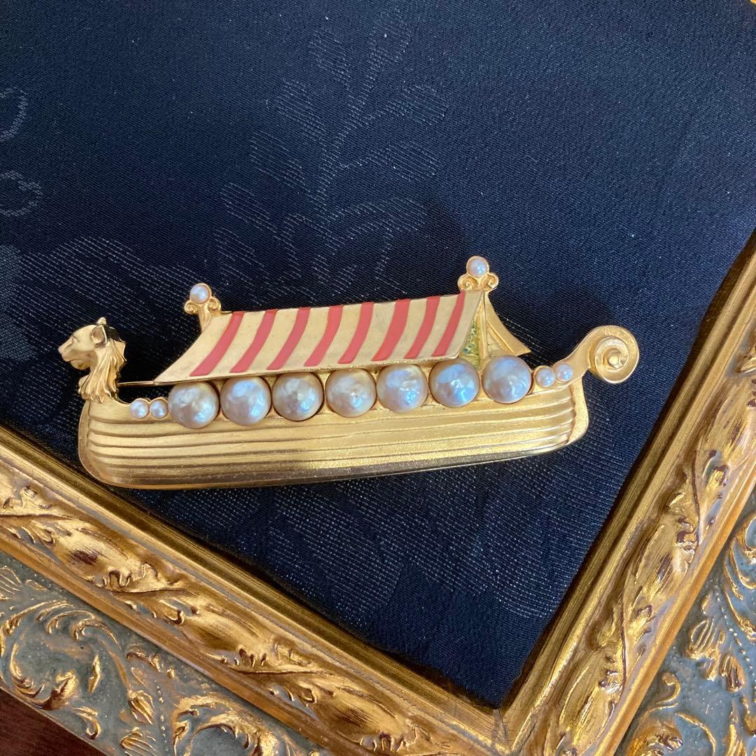 超希少デザイン ❤️カール・ラガーフェルド❤️ 龍頭鷁首風のブローチ