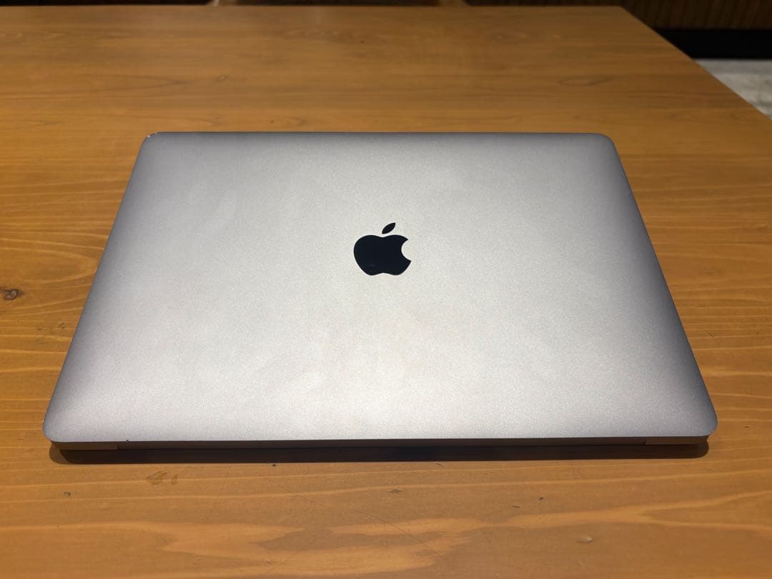 MacBookAir13インチ 2020年(Core i3/256GB)キズあり MacBook Air 13 インチ (2020) ゴールド - Core i3 1.1 GHZ - SSD