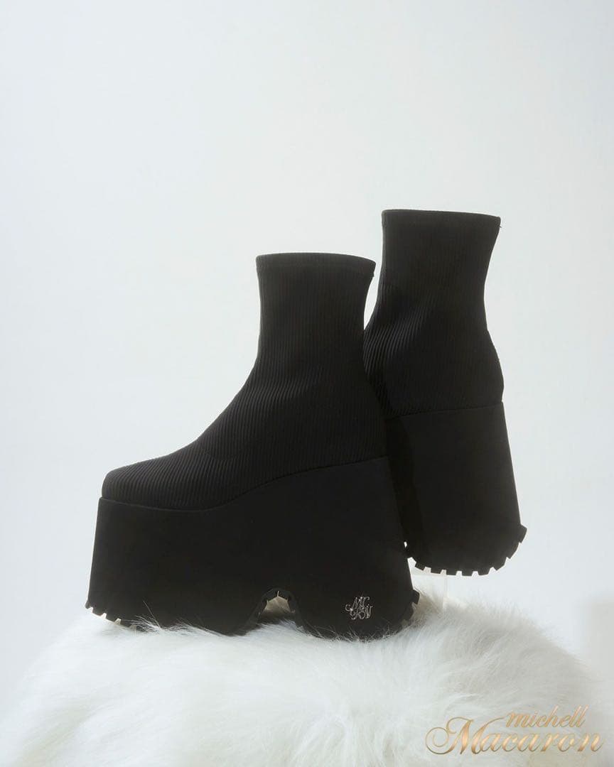 新品未使用 ミシェルマカロン 厚底ストレッチショートブーツ M - メルカリ