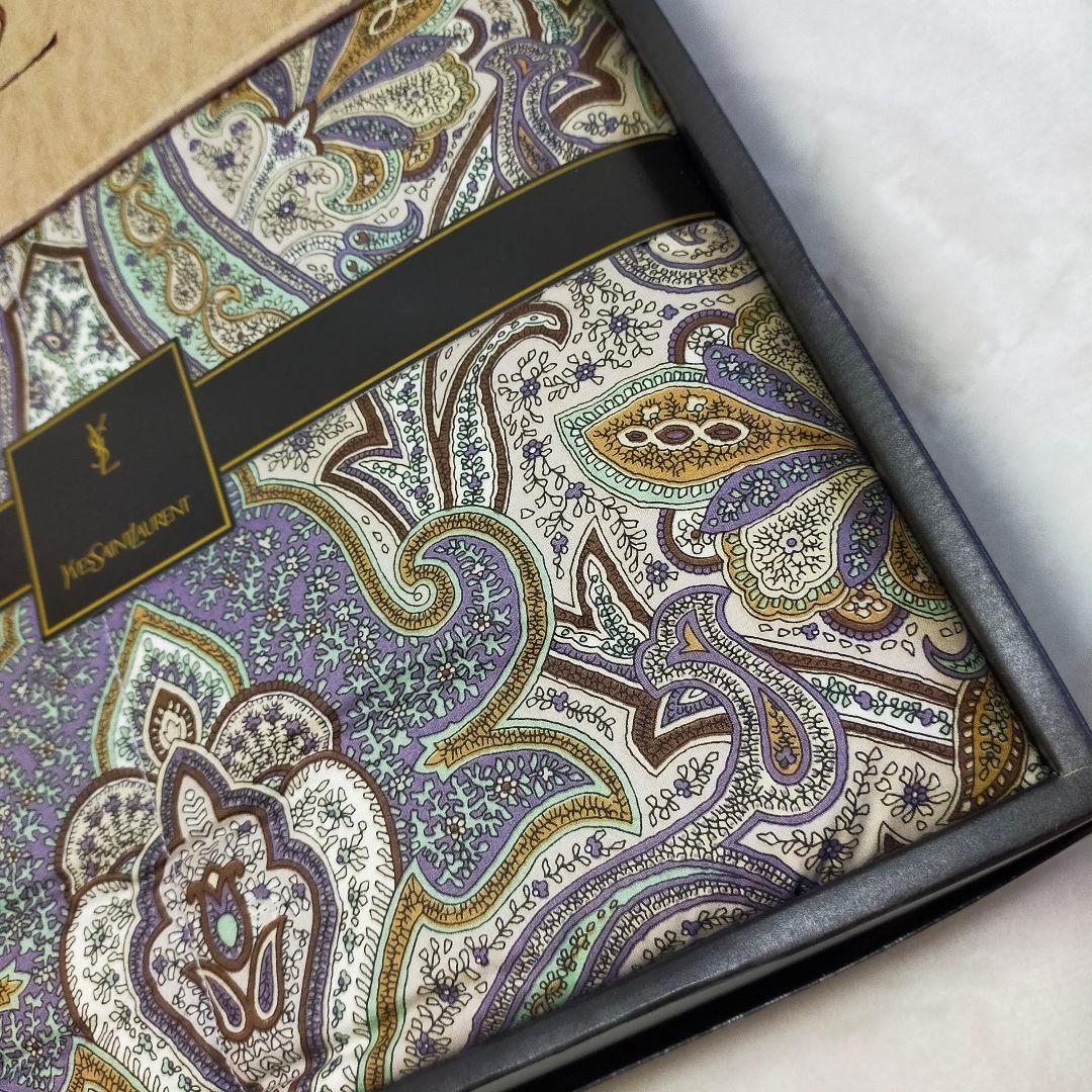 未使用品　イヴサンローラン　ダウン90%　0.3kg　ダウンケット　羽毛布団