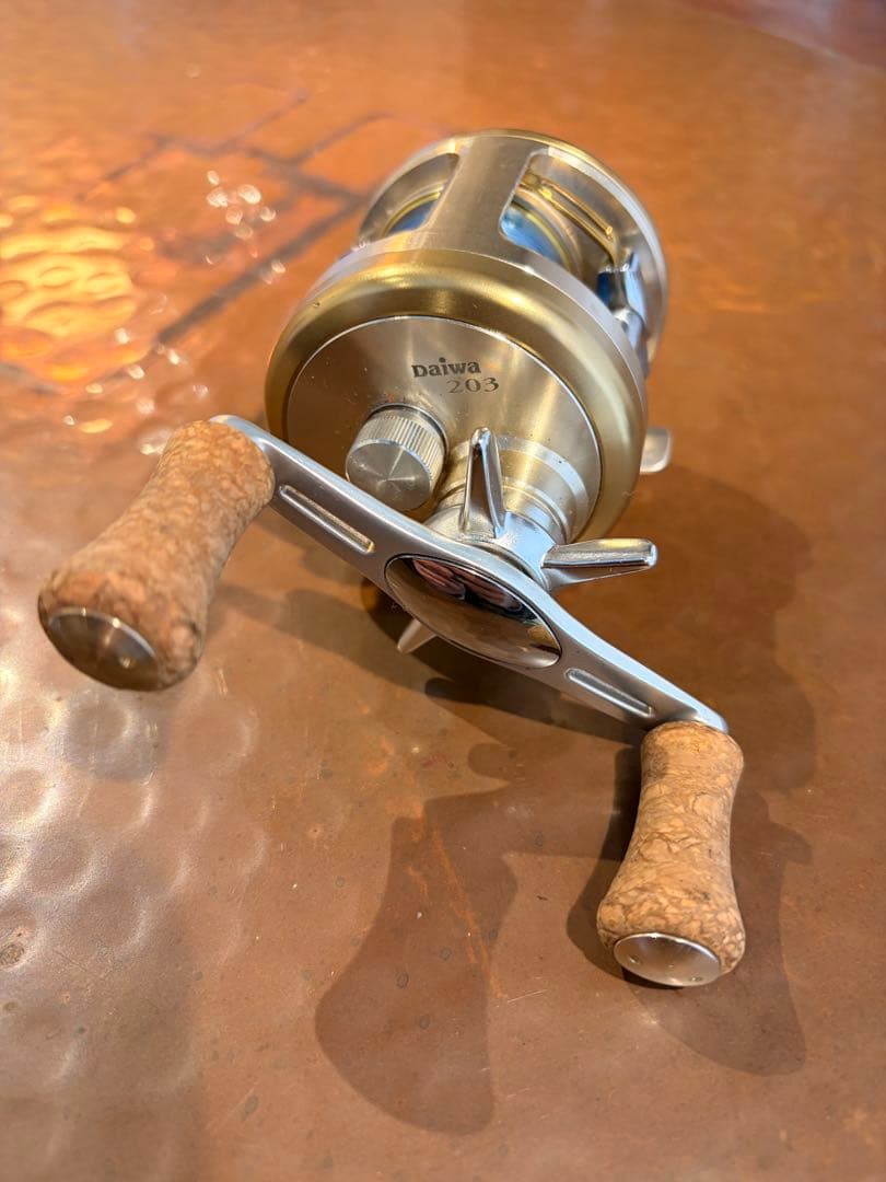 Daiwa ミリオネア CV-Z 203 右巻き - メルカリ