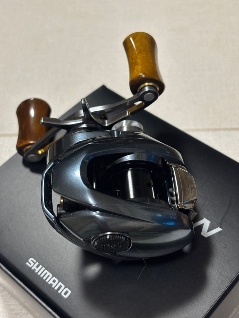 シマノ 22アルデバランBFS HG アベイルスプール付 ハンドルウッドノブ