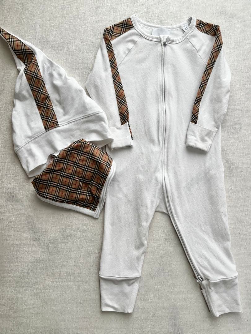 BURBERRY ロンパース・帽子・スタイセット 9M - メルカリ