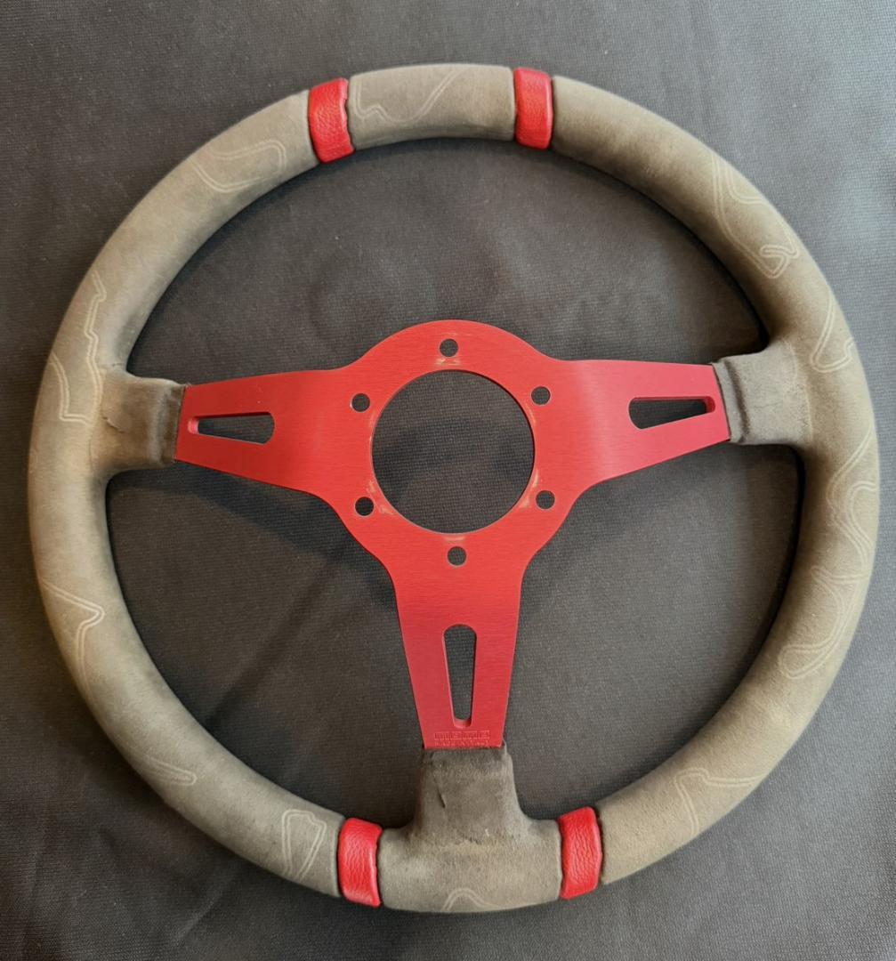 momo ステアリング U-02 ULTRA RED 純正ホーンボタン付き - パーツ