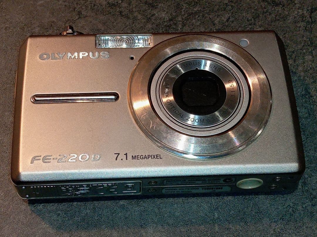 OLYMPUS】コンデジ FE-220D シルバー
