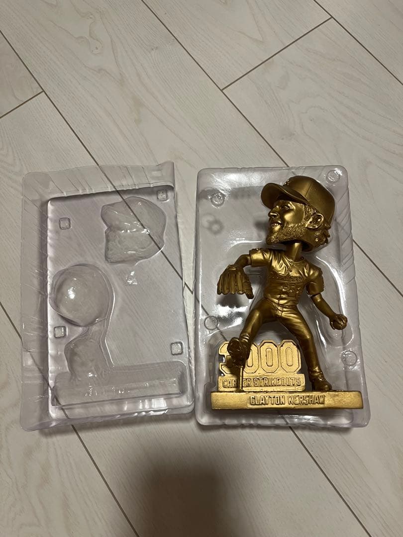 ゴールド仕様】カーショー 3000奪三振記念ボブルヘッド - メルカリ