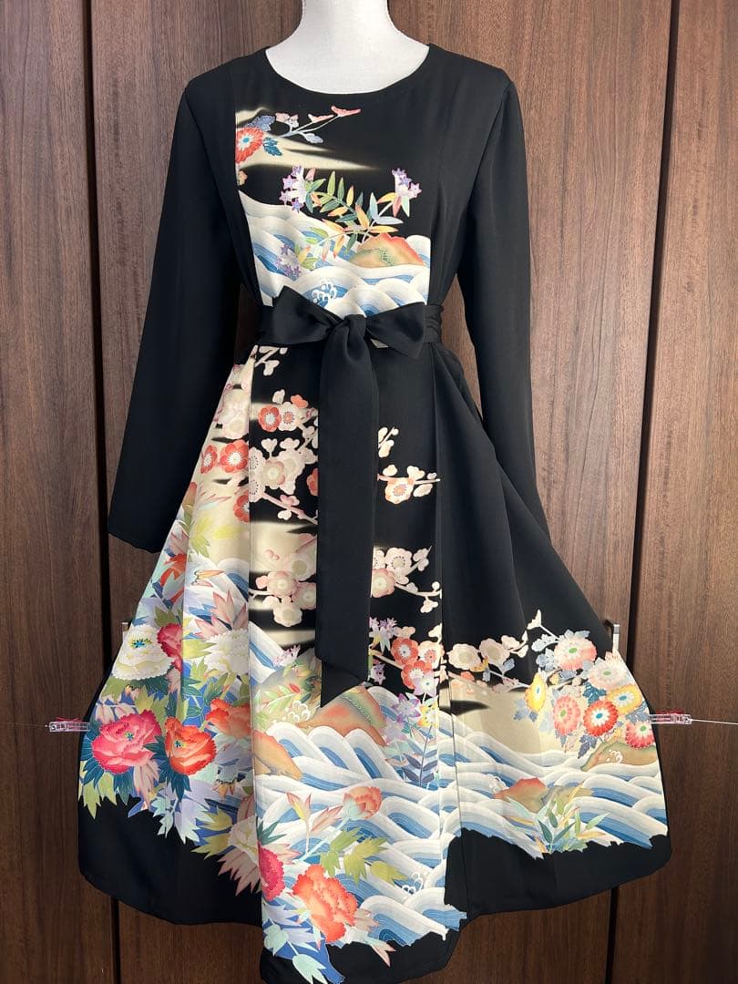 着物リメイク　黒留袖 正絹　ワンピース　花柄模様 ウエストリボン付き 新作＊新品黒留袖の着物リメイクワンピース＊ウエストリボンタイプ