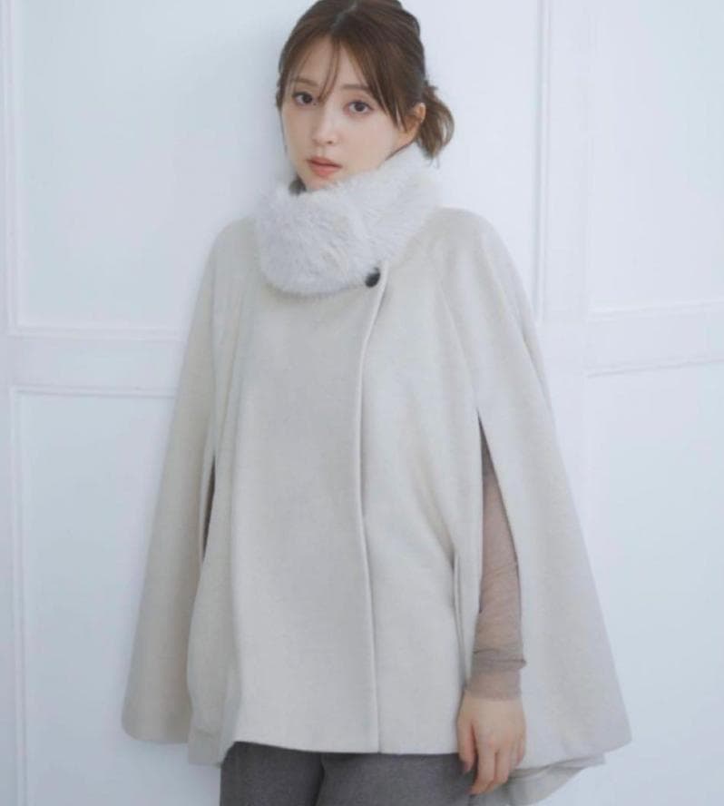 2024年モデル✨スナイデル ショートケープ コート ポンチョ ファー付