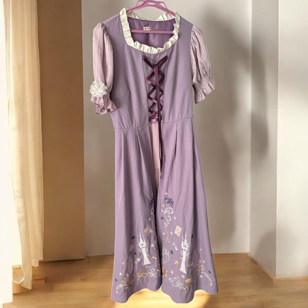 ク*新様 ラプンツェルaxes femme塔の上のラプンツェルワンピース