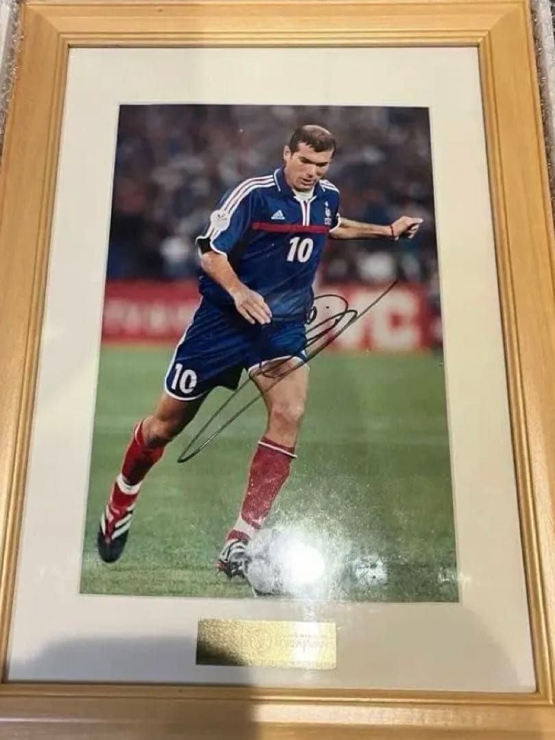 【秘蔵コレクション】元フランス代表　ジダン選手　直筆サイン入りフォト 2026年最新】ジダン サインの人気アイテム - メルカリ