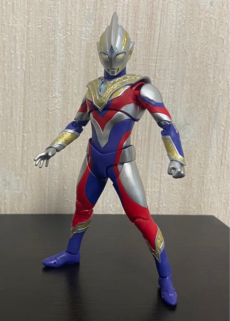 26.【ジャンク品】S.H.フィギュアーツ ウルトラマントリガー マルチ