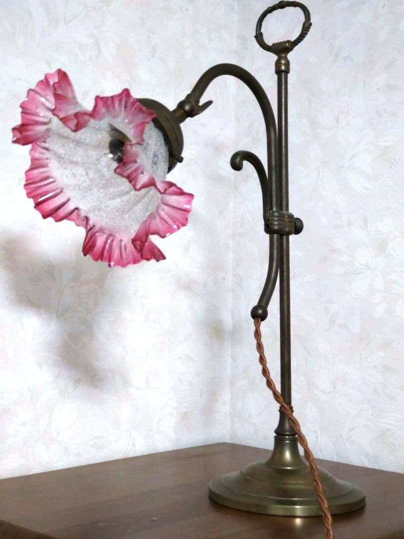 ■アンティーク ■ テーブルランプ フリルシェード イタリア製テーブルランプ💡 シェードのフリルがとてもかわいい 本日も