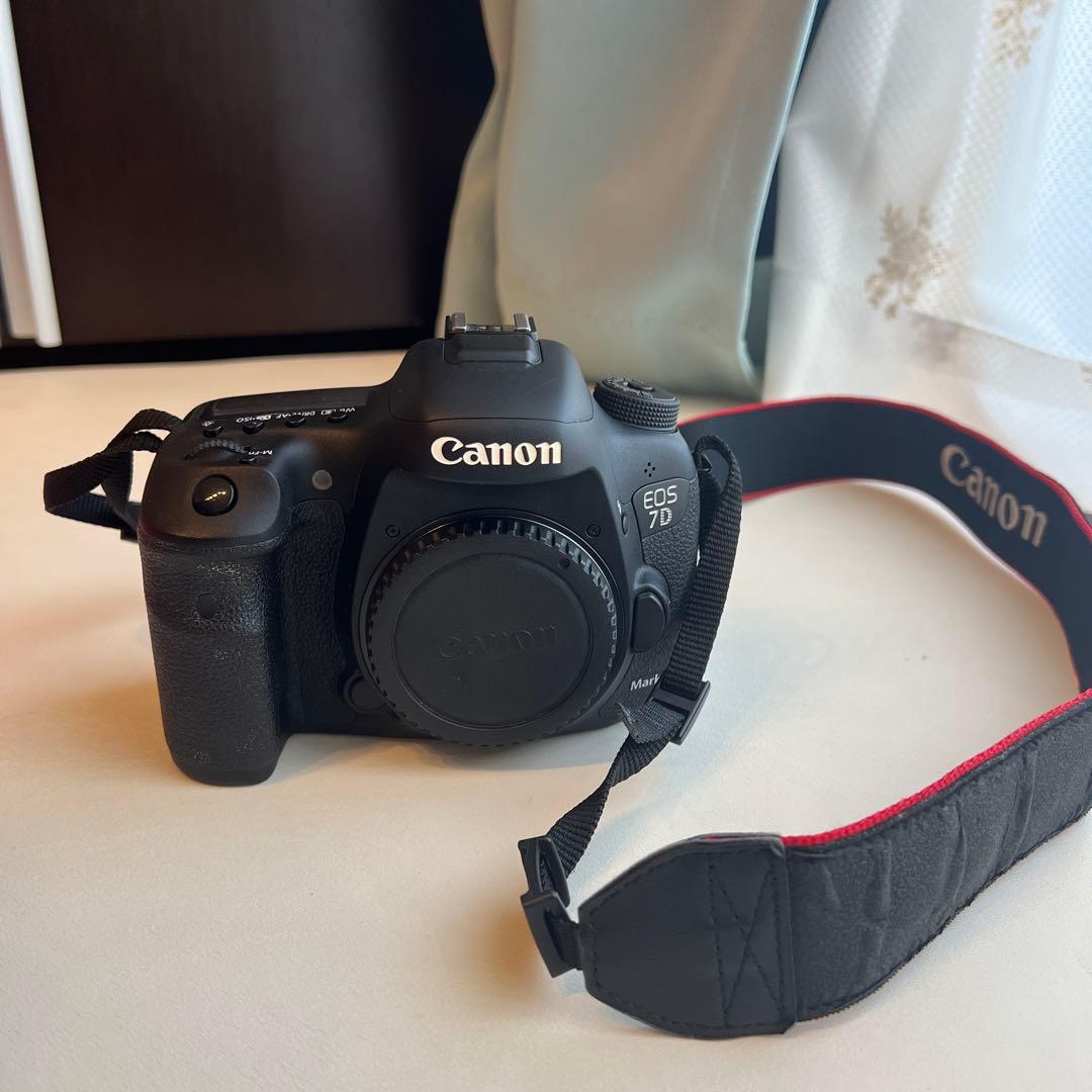Canon EOS 7D Mark2 デジタル一眼レフカメラ [バッテリー欠品 Amazon | Canon デジタル一眼レフカメラ EOS 7D Mark IIボディ