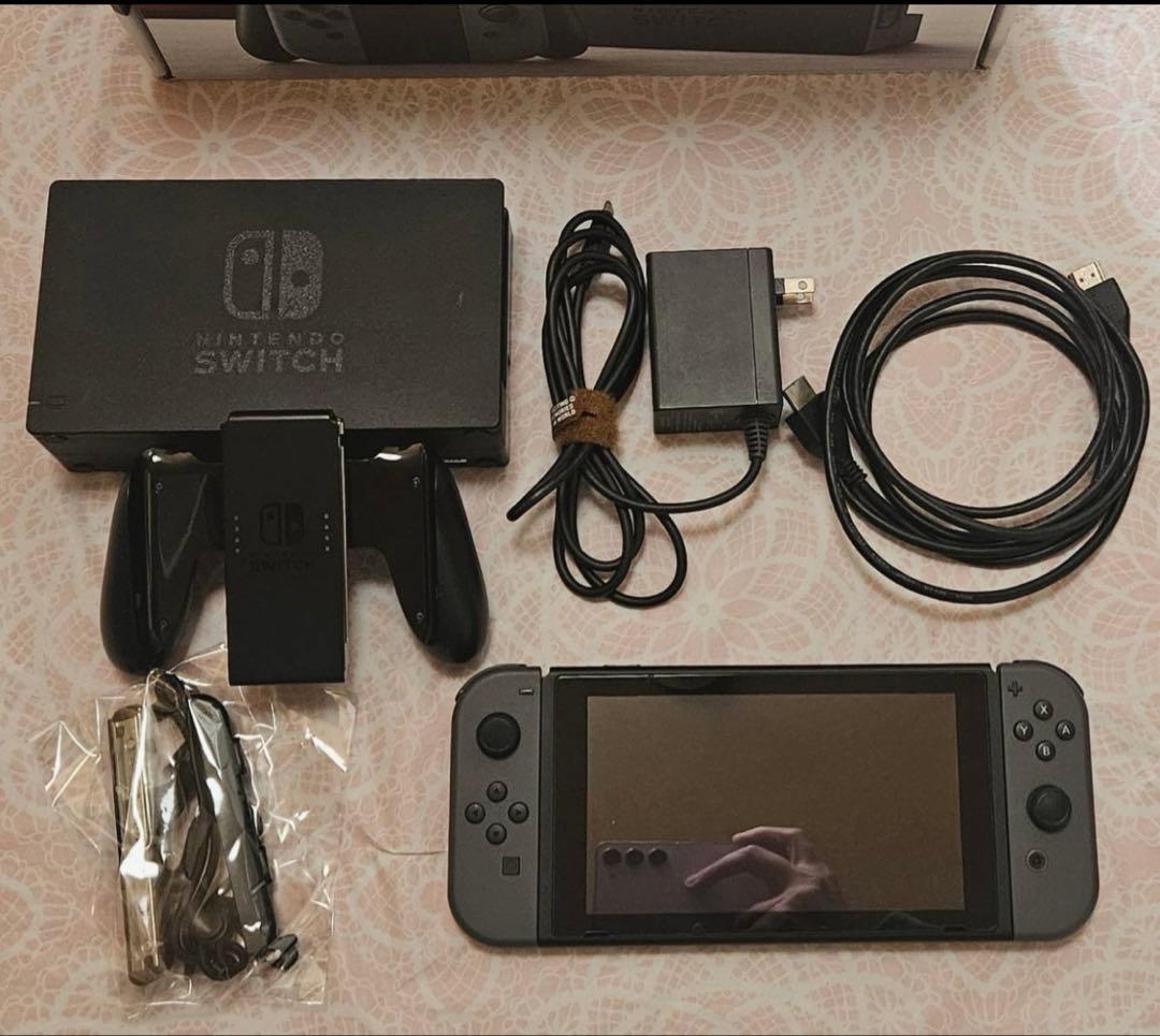 美品 完品 Nintendo Switch 本体 グレー Joy-Con a35ef1183f577f09c2364100c4aa2e